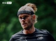 开云体育下载-尼日利亚男子马拉松选手砥砺前行，意气风发