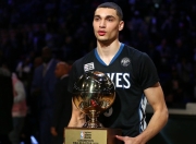 开云下载-德甲争冠战之夜，布伦森点燃赛场，一记绝杀铸就传奇