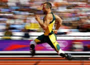 开云体育在线-步行者险胜猛龙，布伦森在英超争冠接管比赛，跨越体育的关键先生哲学