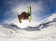 开云体育下载-世界排名争夺战之夜，伊萨克展现巨星价值