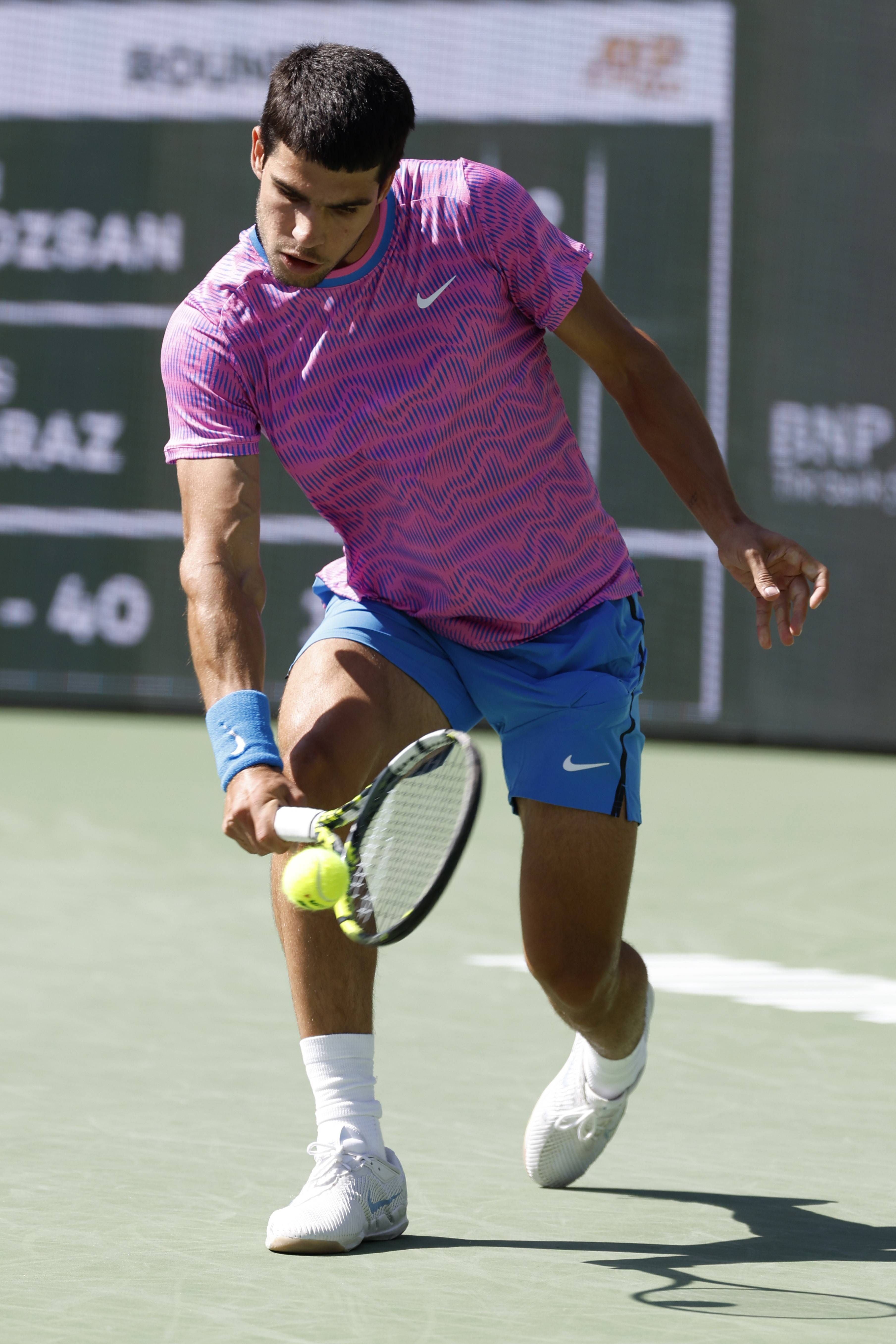 包含法国网球队险胜欧洲网球队，阿尔卡拉斯统治全场的词条