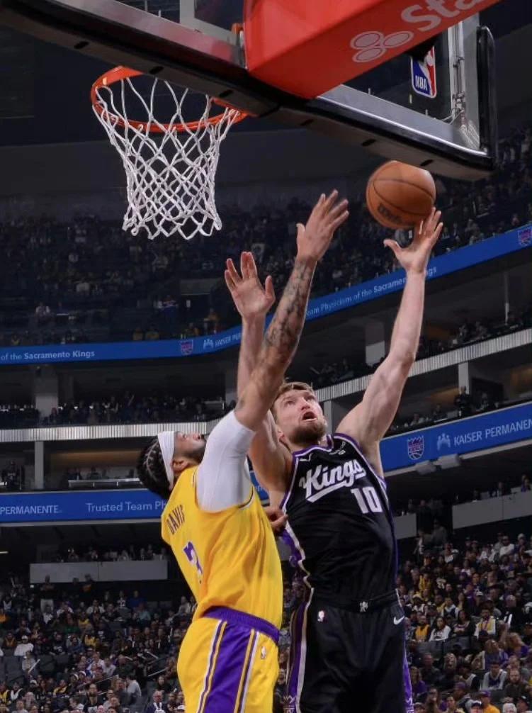 关于波兰男篮绝杀篮网B队，萨博尼斯高光表现的信息