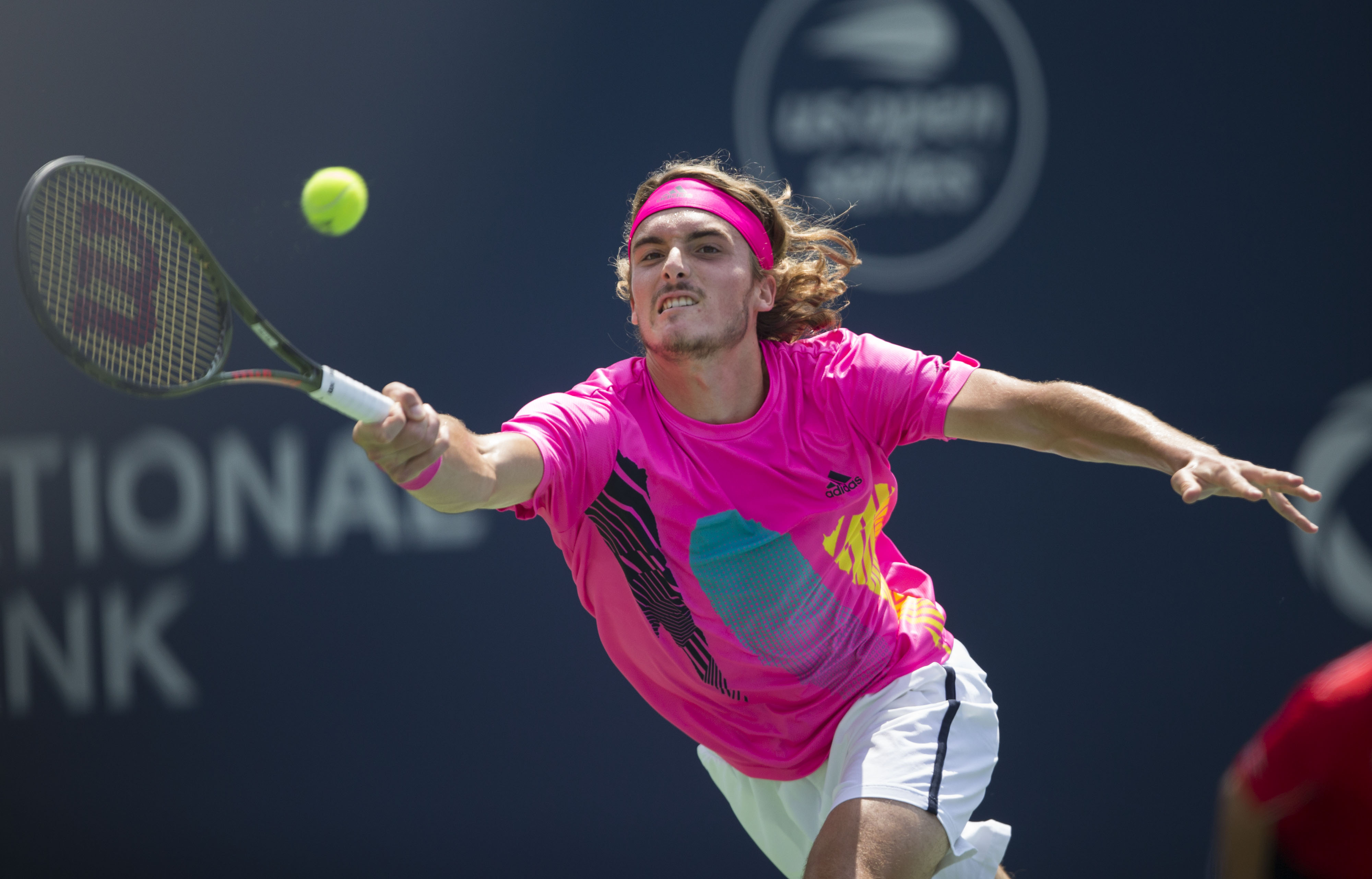 包含世界网球队血洗英国网球队，西西帕斯送出助攻的词条