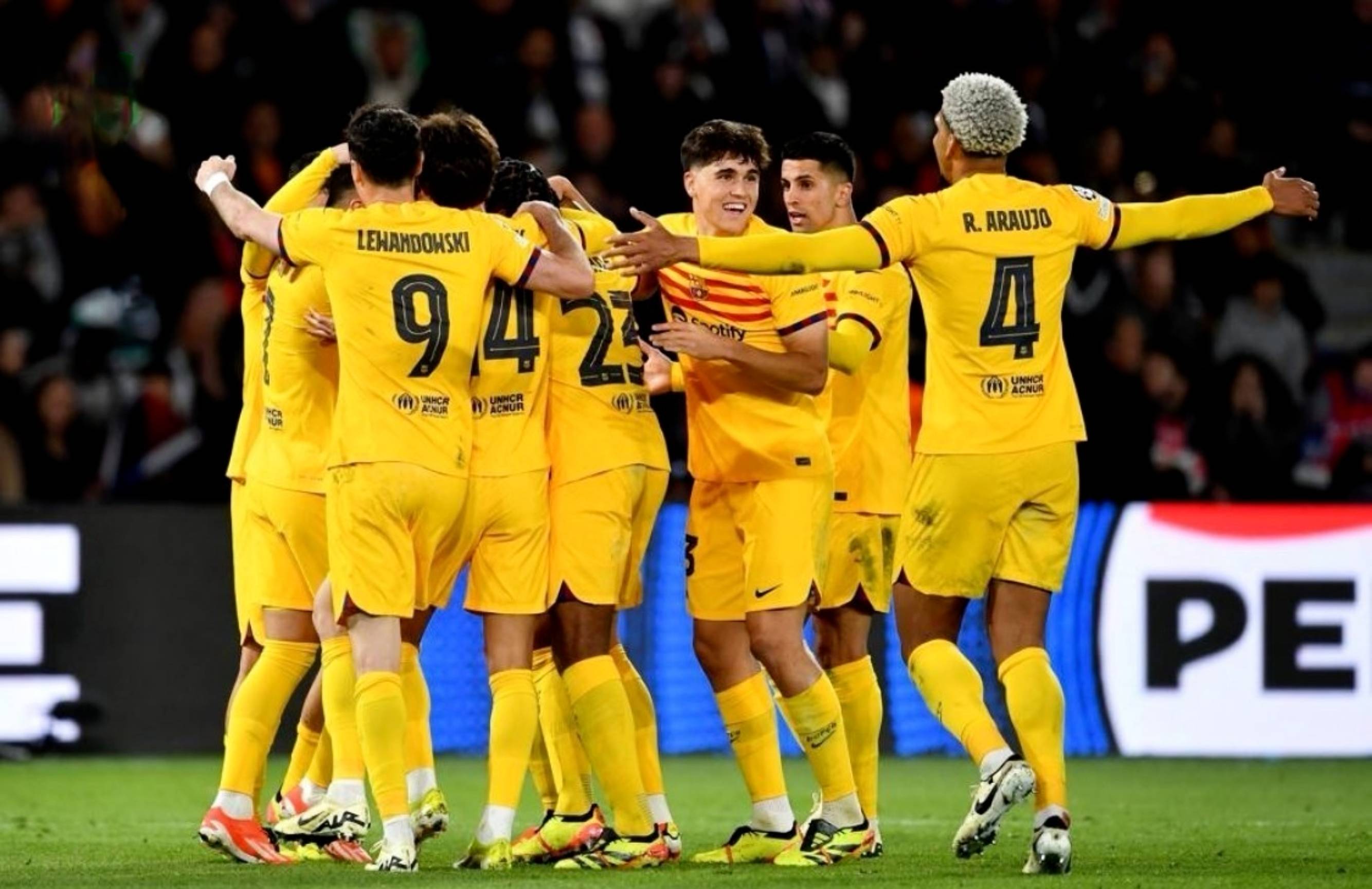 那不勒斯逆转巴萨，托雷斯制霸全场