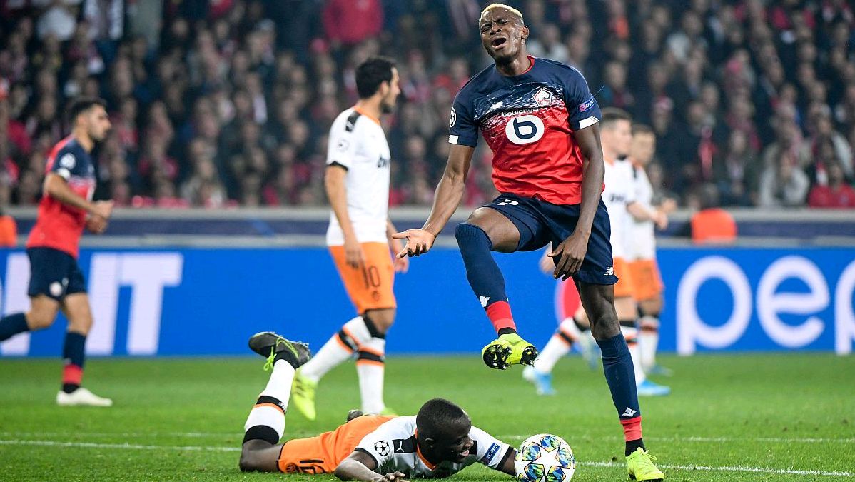 那不勒斯逆转巴萨，托雷斯制霸全场