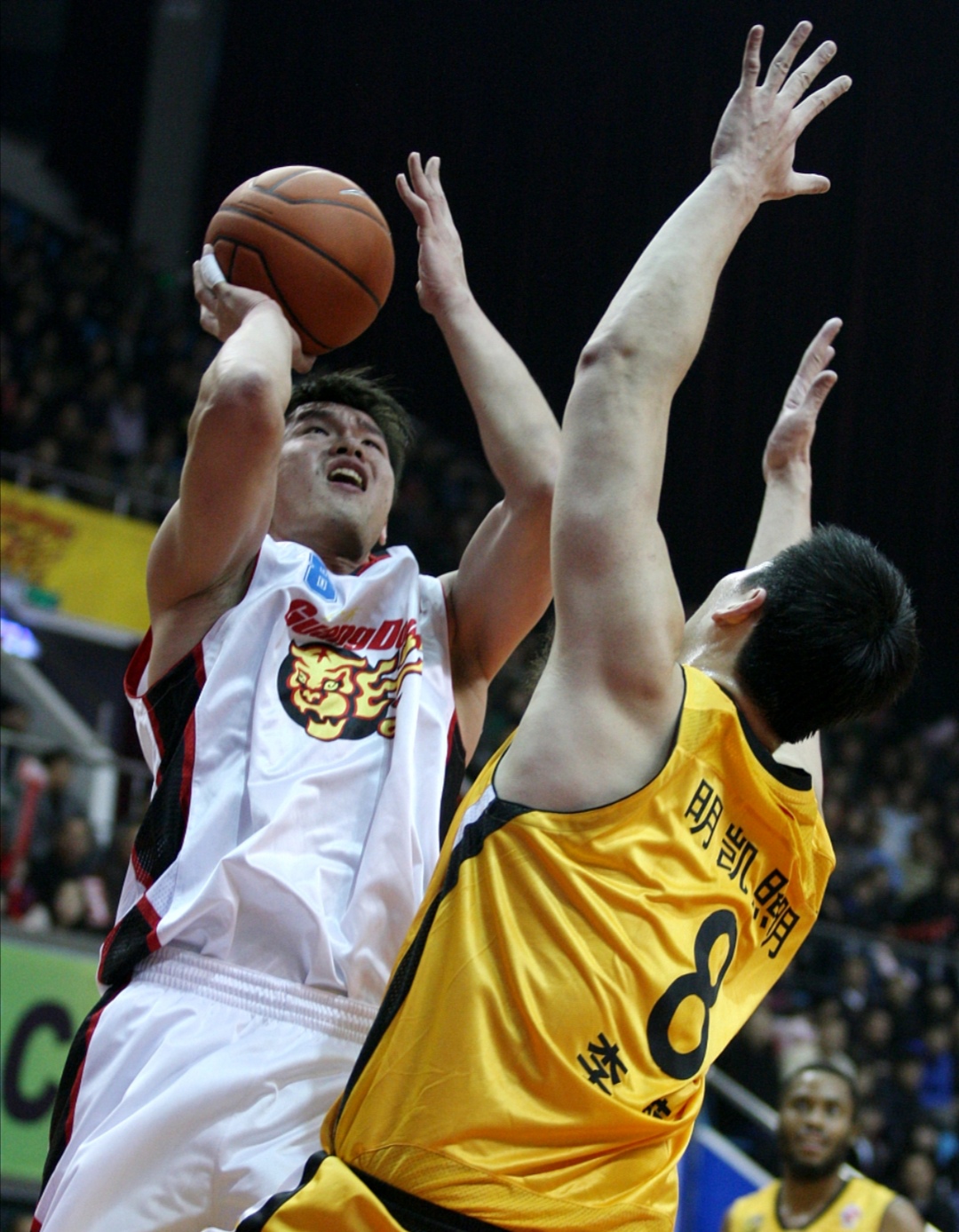 关于中国鏖战马德里竞技，阿拉巴三分雨点燃全场的信息