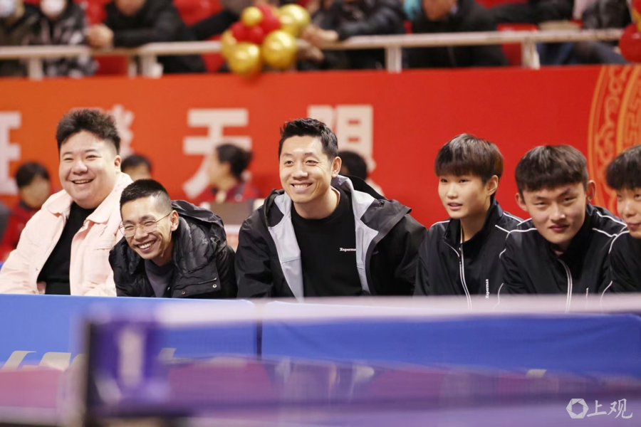 关于英国乒乓球队鏖战奥地利乒乓球队，许昕统治全场的信息