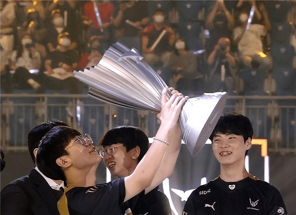 关于SHR鏖战RNG，Chovy送出助攻的信息