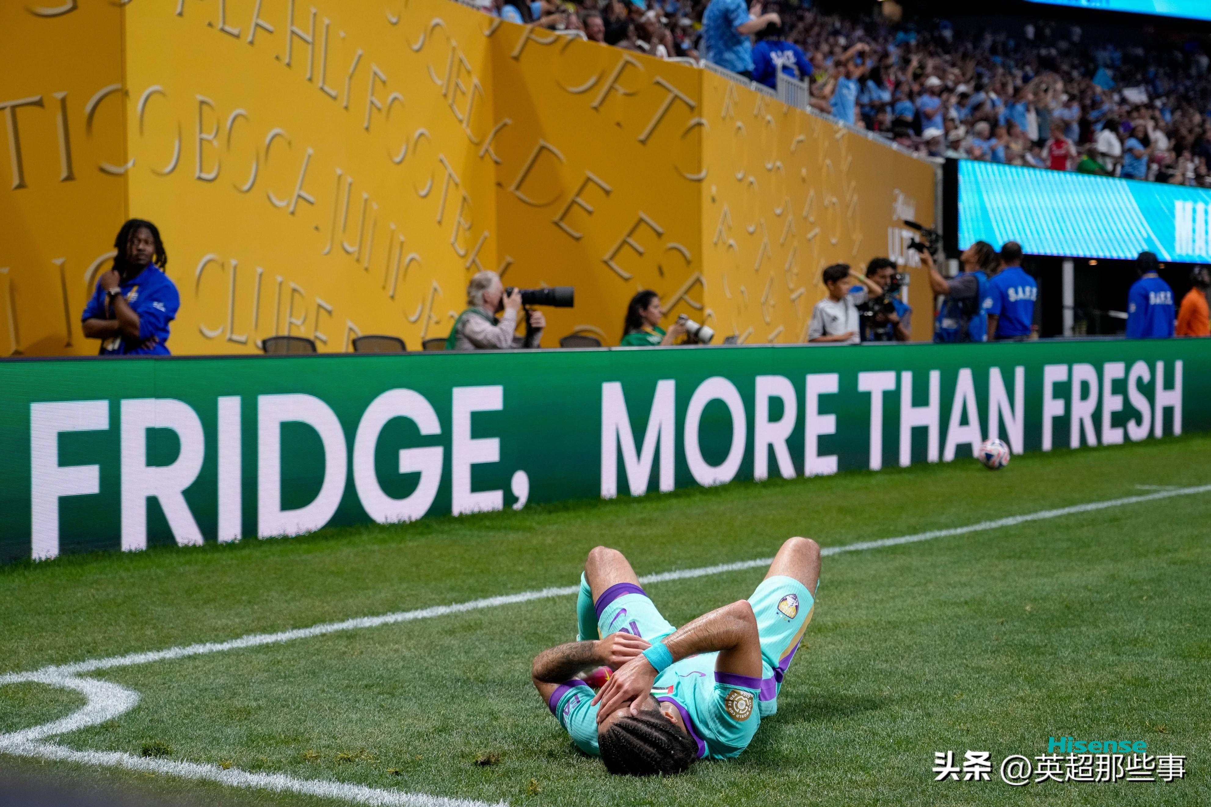 包含曼城轻松取胜提前锁定小组头名的词条