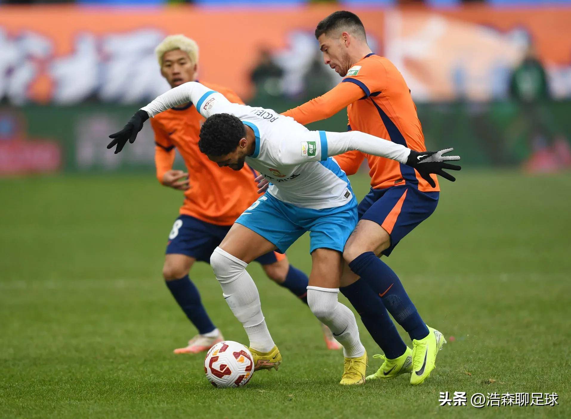 青岛海牛队员备战多场比赛，全队备战迎接挑战