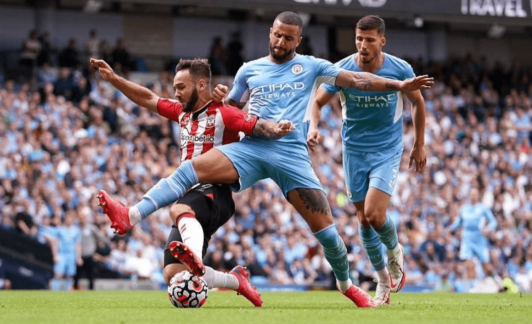 包含阿拉维斯客场艰难取胜，排名升至中游的词条