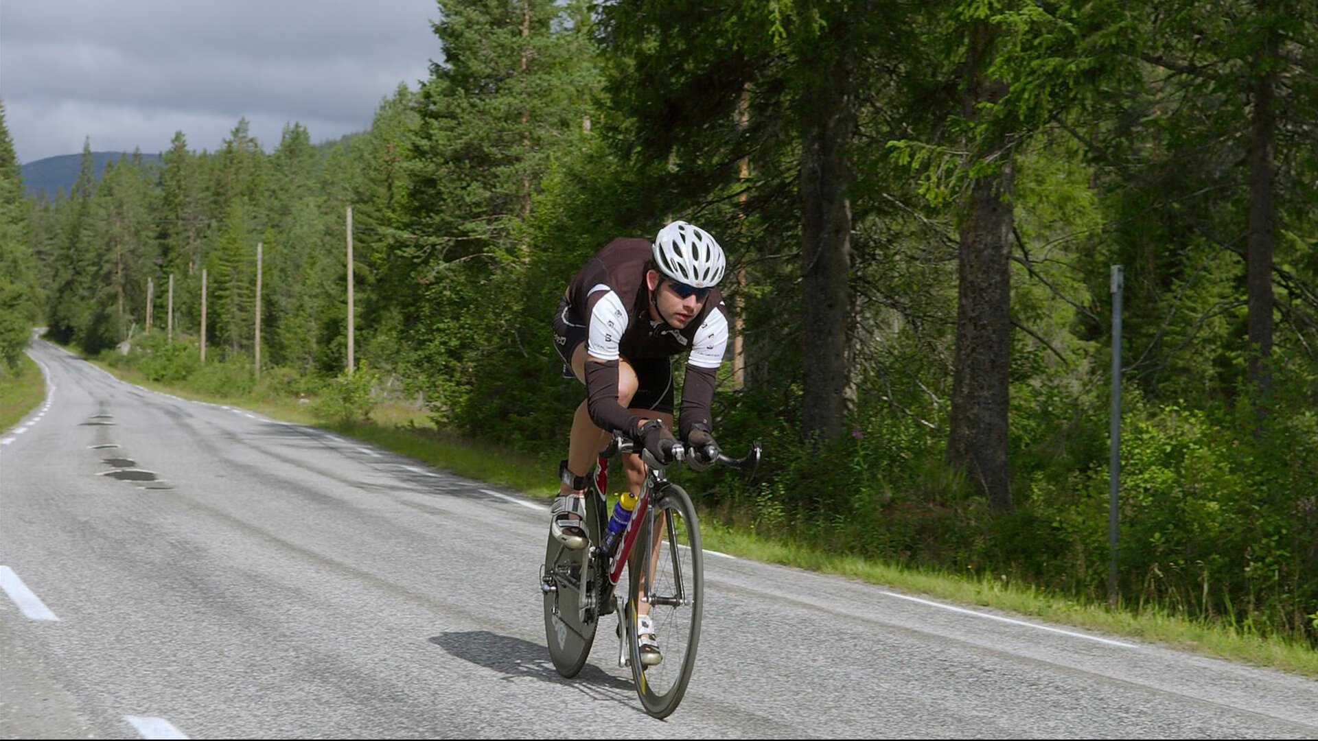 跨越东西的硬仗基因，灰熊的坚韧与布伦森的接管时刻