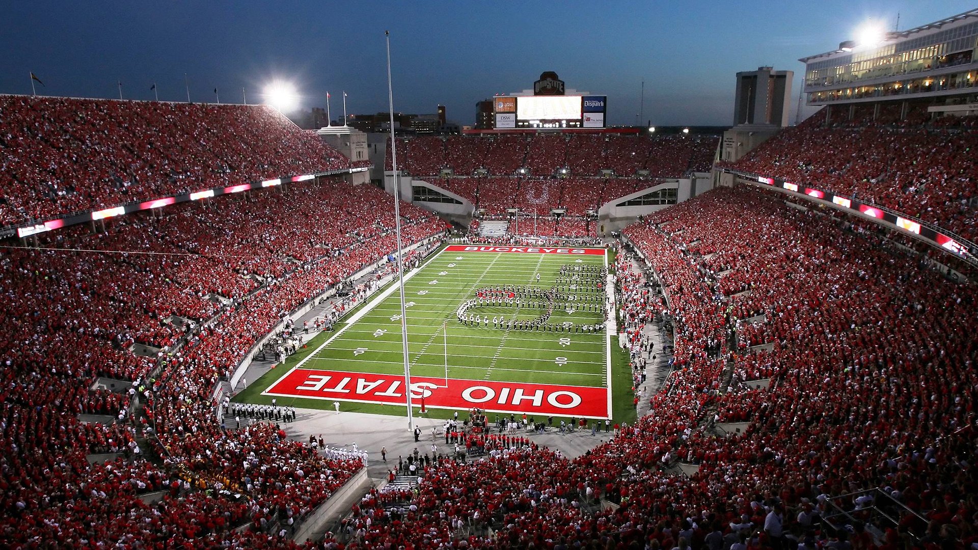 赛道烽烟，塞恩斯点燃赛场，红牛鏖战索伯的战术博弈